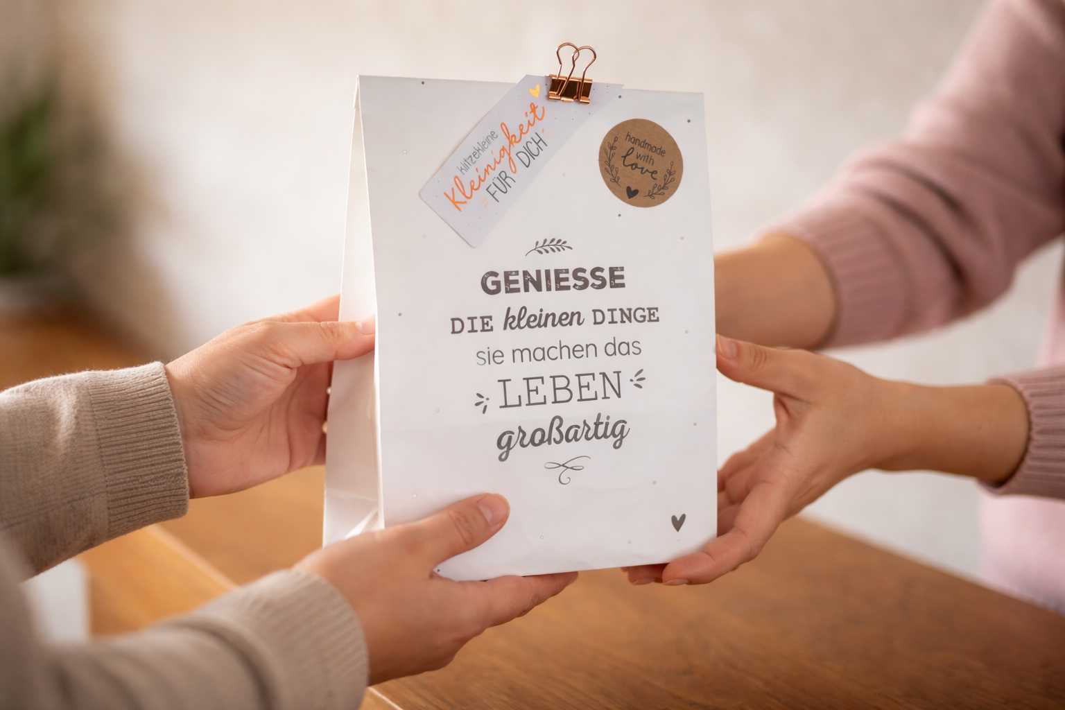 Geschenktute uberreichen_2