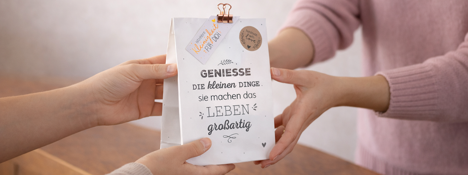 Geschenktute uberreichen_1600x600_(1)